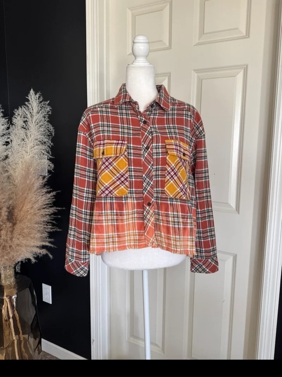 Oli & Hali Tops - Oli & Hali Cropped Button Front Raw Hem Plaid Flannel Shirt size Medium